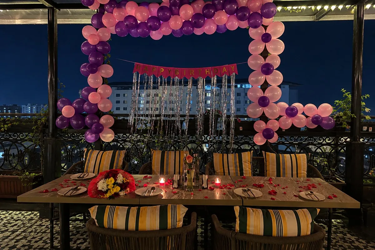 Premium décor — pink and purple balloon styling with the city behind